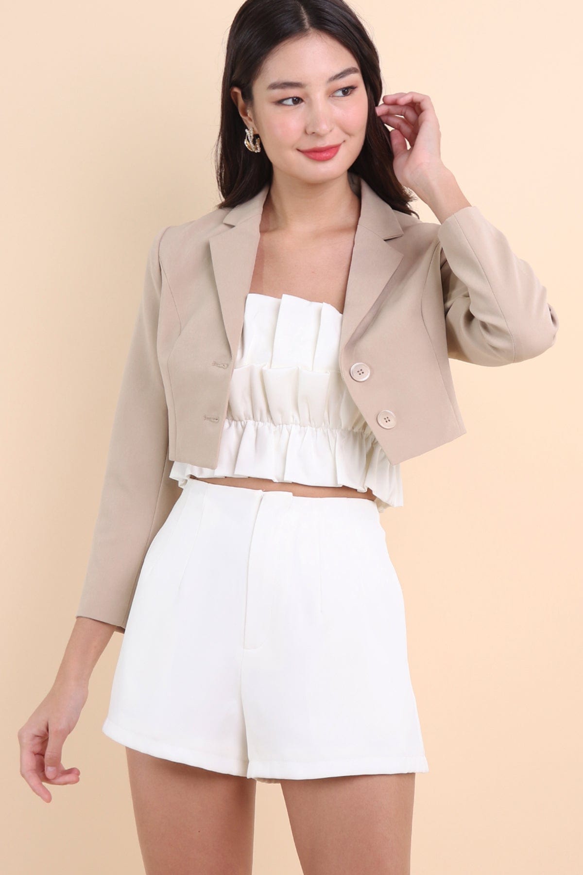 White cropped store blazer